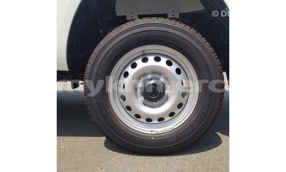 Acheter Import Voiture Toyota Hilux Blanc à Import - Dubai, Kampot Province Acheter Import Voiture Toyota Hilux Blanc à Import - Dubai, Kampot Province