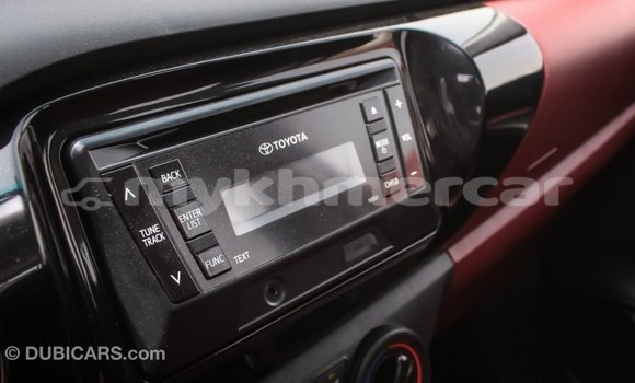 Acheter Import Voiture Toyota Hilux Blanc à Import - Dubai, Kampot Province Acheter Import Voiture Toyota Hilux Blanc à Import - Dubai, Kampot Province