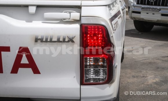 Acheter Import Voiture Toyota Hilux Blanc à Import - Dubai, Kampot Province Acheter Import Voiture Toyota Hilux Blanc à Import - Dubai, Kampot Province
