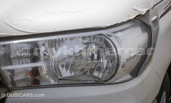 Acheter Import Voiture Toyota Hilux Blanc à Import - Dubai, Kampot Province Acheter Import Voiture Toyota Hilux Blanc à Import - Dubai, Kampot Province
