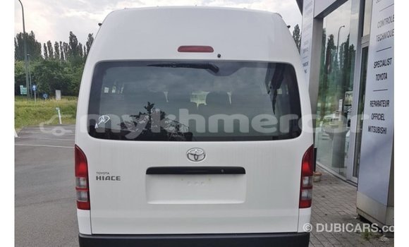 Acheter Import Voiture Toyota Hiace Blanc à Import - Dubai, Kampot Province Acheter Import Voiture Toyota Hiace Blanc à Import - Dubai, Kampot Province