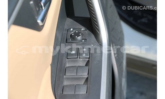 Buy Import Toyota HiAce White Truck in Import - Dubai in Kampot Province Buy Import Toyota HiAce White Truck in Import - Dubai in Kampot Province