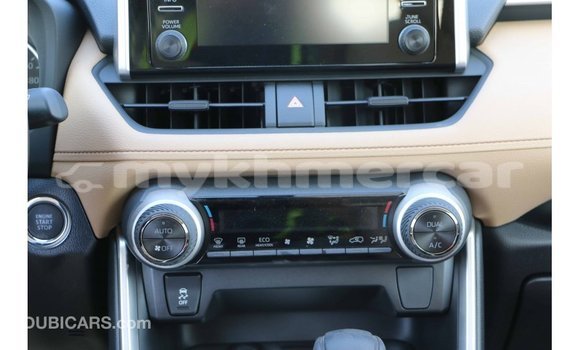 Buy Import Toyota HiAce White Truck in Import - Dubai in Kampot Province Buy Import Toyota HiAce White Truck in Import - Dubai in Kampot Province