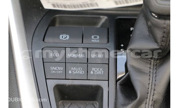 Buy Import Toyota HiAce White Truck in Import - Dubai in Kampot Province Buy Import Toyota HiAce White Truck in Import - Dubai in Kampot Province