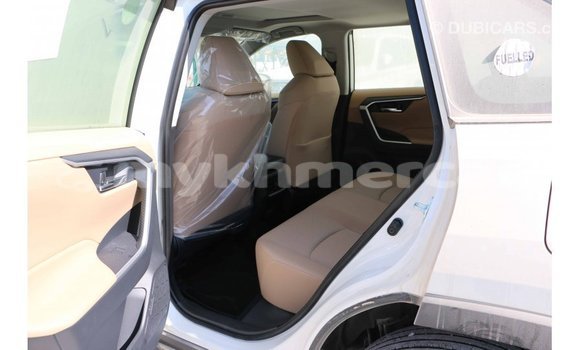 Buy Import Toyota HiAce White Truck in Import - Dubai in Kampot Province Buy Import Toyota HiAce White Truck in Import - Dubai in Kampot Province