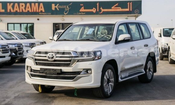 Buy Import Toyota Land Cruiser White Car in Import - Dubai in Kampot Province Buy Import Toyota Land Cruiser White Car in Import - Dubai in Kampot Province