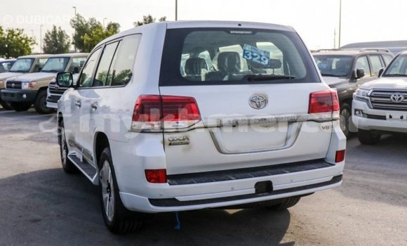 Buy Import Toyota Land Cruiser White Car in Import - Dubai in Kampot Province Buy Import Toyota Land Cruiser White Car in Import - Dubai in Kampot Province