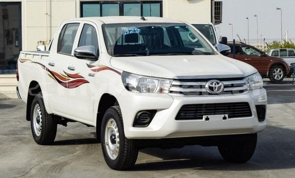 Acheter Import Voiture Toyota Hilux Blanc à Import - Dubai, Kampot Province Acheter Import Voiture Toyota Hilux Blanc à Import - Dubai, Kampot Province