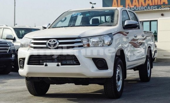Acheter Import Voiture Toyota Hilux Blanc à Import - Dubai, Kampot Province Acheter Import Voiture Toyota Hilux Blanc à Import - Dubai, Kampot Province