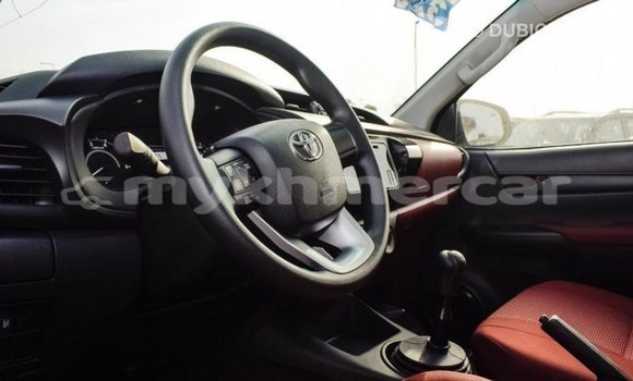 Acheter Import Voiture Toyota Hilux Blanc à Import - Dubai, Kampot Province Acheter Import Voiture Toyota Hilux Blanc à Import - Dubai, Kampot Province