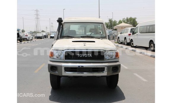 Buy Import Toyota Land Cruiser White Car in Import - Dubai in Kampot Province Buy Import Toyota Land Cruiser White Car in Import - Dubai in Kampot Province