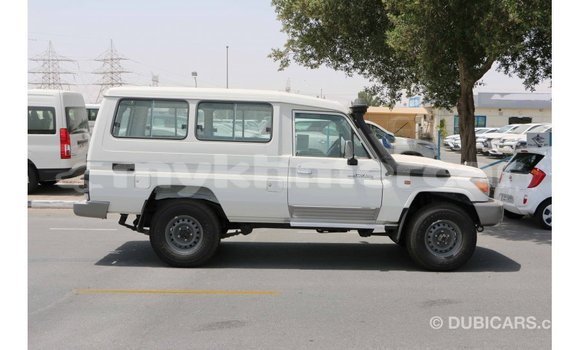 Buy Import Toyota Land Cruiser White Car in Import - Dubai in Kampot Province Buy Import Toyota Land Cruiser White Car in Import - Dubai in Kampot Province