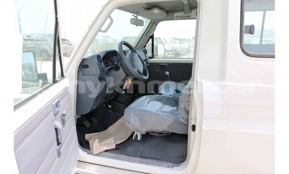 Buy Import Toyota Land Cruiser White Car in Import - Dubai in Kampot Province Buy Import Toyota Land Cruiser White Car in Import - Dubai in Kampot Province