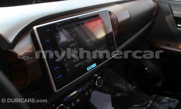 Acheter Import Voiture Toyota Hilux Blanc à Import - Dubai, Kampot Province Acheter Import Voiture Toyota Hilux Blanc à Import - Dubai, Kampot Province