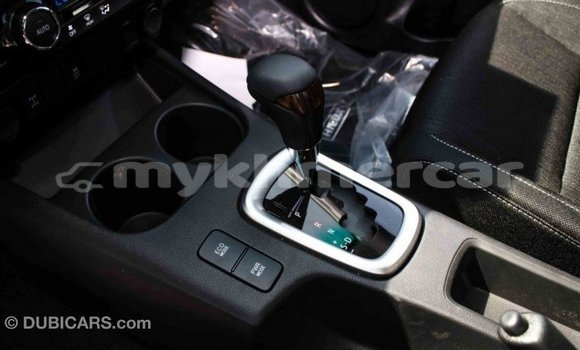 Acheter Import Voiture Toyota Hilux Blanc à Import - Dubai, Kampot Province Acheter Import Voiture Toyota Hilux Blanc à Import - Dubai, Kampot Province