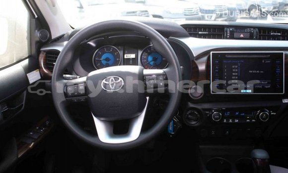 Acheter Import Voiture Toyota Hilux Blanc à Import - Dubai, Kampot Province Acheter Import Voiture Toyota Hilux Blanc à Import - Dubai, Kampot Province