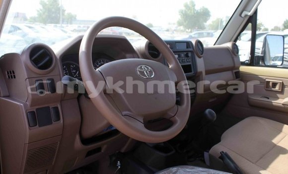 Acheter Import Voiture Toyota Land Cruiser Beige à Import - Dubai, Kampot Province Acheter Import Voiture Toyota Land Cruiser Beige à Import - Dubai, Kampot Province