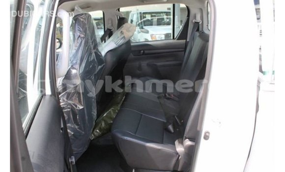 Acheter Import Voiture Toyota Hilux Blanc à Import - Dubai, Kampot Province Acheter Import Voiture Toyota Hilux Blanc à Import - Dubai, Kampot Province