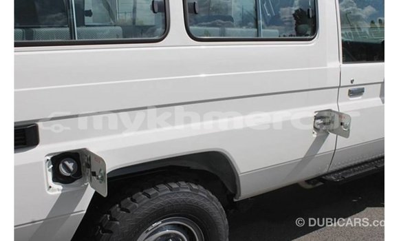 Buy Import Toyota Land Cruiser White Car in Import - Dubai in Kampot Province Buy Import Toyota Land Cruiser White Car in Import - Dubai in Kampot Province