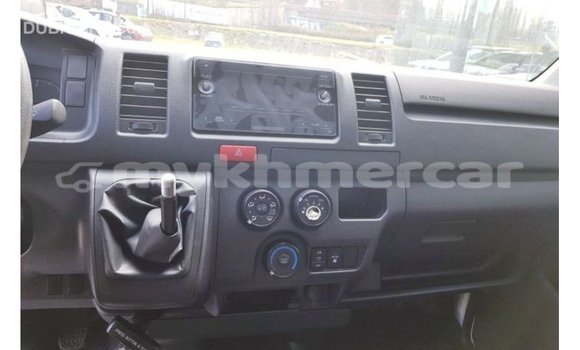 Acheter Import Voiture Toyota Hiace Blanc à Import - Dubai, Kampot Province Acheter Import Voiture Toyota Hiace Blanc à Import - Dubai, Kampot Province