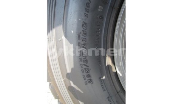 Acheter Import Voiture Toyota Land Cruiser Blanc à Import - Dubai, Kampot Province Acheter Import Voiture Toyota Land Cruiser Blanc à Import - Dubai, Kampot Province