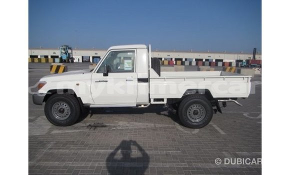 Acheter Import Voiture Toyota Land Cruiser Blanc à Import - Dubai, Kampot Province Acheter Import Voiture Toyota Land Cruiser Blanc à Import - Dubai, Kampot Province