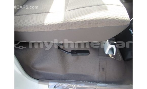 Acheter Import Voiture Toyota Land Cruiser Blanc à Import - Dubai, Kampot Province Acheter Import Voiture Toyota Land Cruiser Blanc à Import - Dubai, Kampot Province