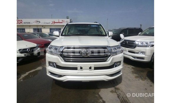 Acheter Import Voiture Toyota Land Cruiser Blanc à Import - Dubai, Kampot Province Acheter Import Voiture Toyota Land Cruiser Blanc à Import - Dubai, Kampot Province