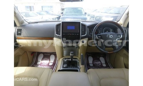 Acheter Import Voiture Toyota Land Cruiser Blanc à Import - Dubai, Kampot Province Acheter Import Voiture Toyota Land Cruiser Blanc à Import - Dubai, Kampot Province