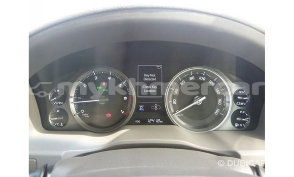 Acheter Import Voiture Toyota Land Cruiser Blanc à Import - Dubai, Kampot Province Acheter Import Voiture Toyota Land Cruiser Blanc à Import - Dubai, Kampot Province