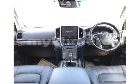 Acheter Import Voiture Toyota Land Cruiser Blanc à Import - Dubai, Kampot Province Acheter Import Voiture Toyota Land Cruiser Blanc à Import - Dubai, Kampot Province