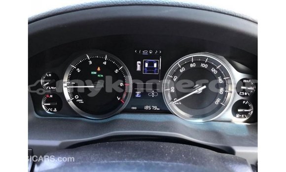 Acheter Import Voiture Toyota Land Cruiser Blanc à Import - Dubai, Kampot Province Acheter Import Voiture Toyota Land Cruiser Blanc à Import - Dubai, Kampot Province