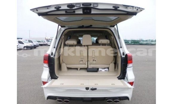 Acheter Import Voiture Toyota Land Cruiser Blanc à Import - Dubai, Kampot Province Acheter Import Voiture Toyota Land Cruiser Blanc à Import - Dubai, Kampot Province