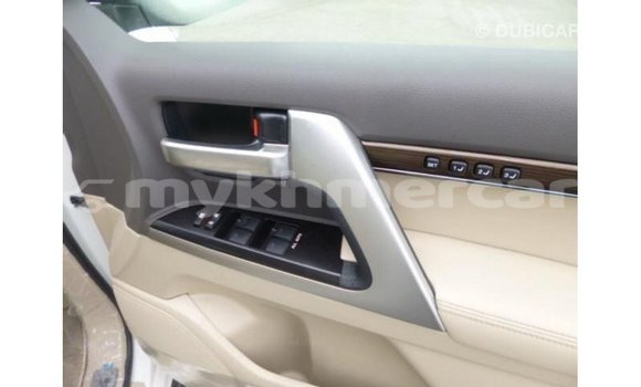 Acheter Import Voiture Toyota Land Cruiser Blanc à Import - Dubai, Kampot Province Acheter Import Voiture Toyota Land Cruiser Blanc à Import - Dubai, Kampot Province