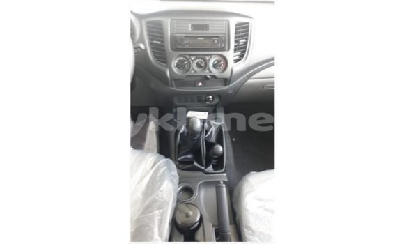 Buy Import Mitsubishi L200 White Car in Import - Dubai in Kampot Province