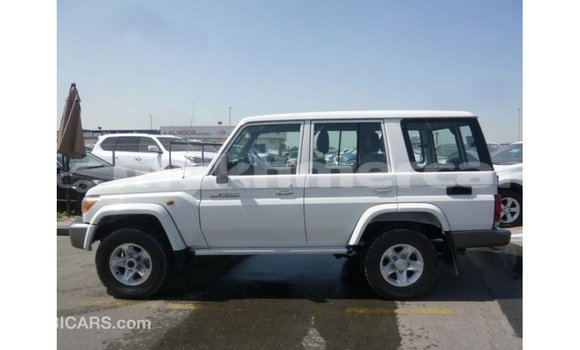 Buy Import Toyota Land Cruiser White Car in Import - Dubai in Kampot Province Buy Import Toyota Land Cruiser White Car in Import - Dubai in Kampot Province