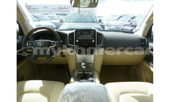 Buy Import Toyota Land Cruiser White Car in Import - Dubai in Kampot Province Buy Import Toyota Land Cruiser White Car in Import - Dubai in Kampot Province