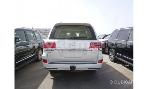 Buy Import Toyota Land Cruiser White Car in Import - Dubai in Kampot Province Buy Import Toyota Land Cruiser White Car in Import - Dubai in Kampot Province