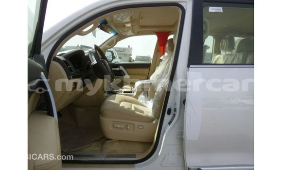 Buy Import Toyota Land Cruiser White Car in Import - Dubai in Kampot Province Buy Import Toyota Land Cruiser White Car in Import - Dubai in Kampot Province