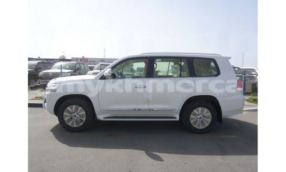 Buy Import Toyota Land Cruiser White Car in Import - Dubai in Kampot Province Buy Import Toyota Land Cruiser White Car in Import - Dubai in Kampot Province