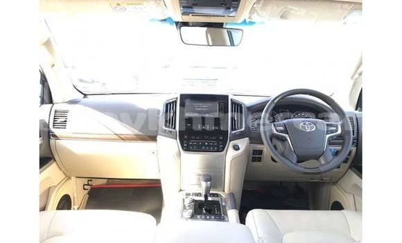 Buy Import Toyota Land Cruiser White Car in Import - Dubai in Kampot Province Buy Import Toyota Land Cruiser White Car in Import - Dubai in Kampot Province