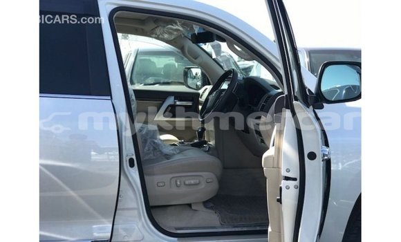 Buy Import Toyota Land Cruiser White Car in Import - Dubai in Kampot Province Buy Import Toyota Land Cruiser White Car in Import - Dubai in Kampot Province