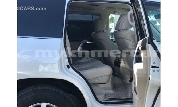 Buy Import Toyota Land Cruiser White Car in Import - Dubai in Kampot Province Buy Import Toyota Land Cruiser White Car in Import - Dubai in Kampot Province