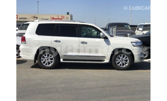Buy Import Toyota Land Cruiser White Car in Import - Dubai in Kampot Province Buy Import Toyota Land Cruiser White Car in Import - Dubai in Kampot Province