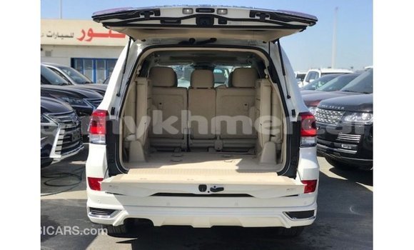 Buy Import Toyota Land Cruiser White Car in Import - Dubai in Kampot Province Buy Import Toyota Land Cruiser White Car in Import - Dubai in Kampot Province