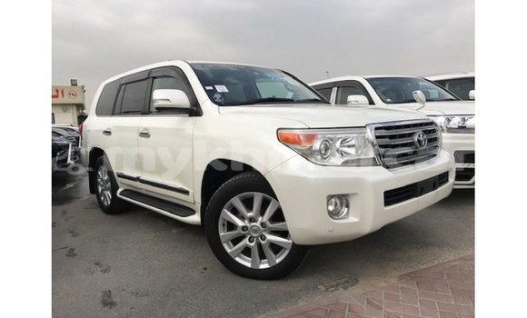 Buy Import Toyota Land Cruiser White Car in Import - Dubai in Kampot Province Buy Import Toyota Land Cruiser White Car in Import - Dubai in Kampot Province