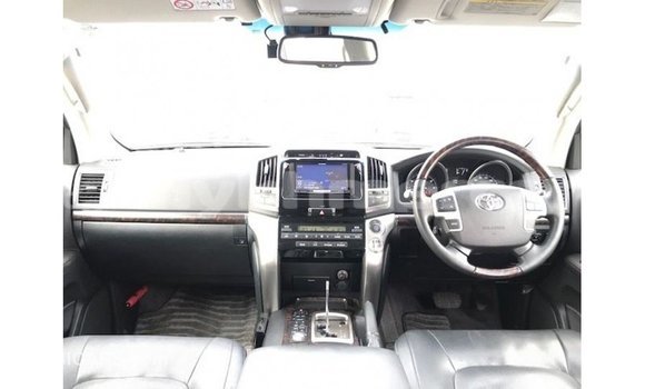 Buy Import Toyota Land Cruiser White Car in Import - Dubai in Kampot Province Buy Import Toyota Land Cruiser White Car in Import - Dubai in Kampot Province