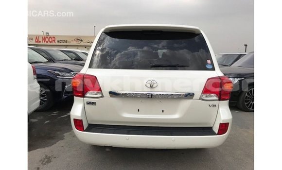Buy Import Toyota Land Cruiser White Car in Import - Dubai in Kampot Province Buy Import Toyota Land Cruiser White Car in Import - Dubai in Kampot Province