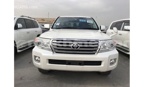 Buy Import Toyota Land Cruiser White Car in Import - Dubai in Kampot Province Buy Import Toyota Land Cruiser White Car in Import - Dubai in Kampot Province