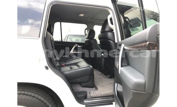 Buy Import Toyota Land Cruiser White Car in Import - Dubai in Kampot Province Buy Import Toyota Land Cruiser White Car in Import - Dubai in Kampot Province